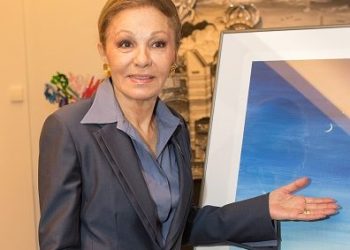 The Shahbanou was in Berlin to present five different lithographs of her creation to be auctioned for charity.