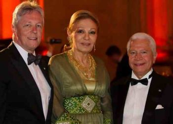 From left to right: The Honorable Peter Robinson, the Prime Minister of Northern Ireland; Her Majesty Queen Farah Pahlavi; and Chairman Kazeminy. Photo by B&B Multiproductions.