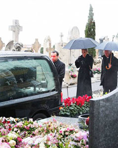 Memorial Ceremony Of Princess Ashraf Pahlavi - مراسم خاکسپاری شاهدخت اشرف پهلوی
