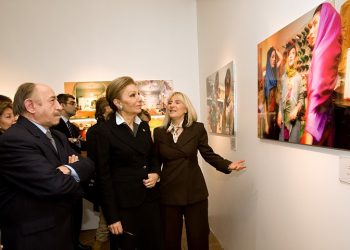 Queen Farah Pahlavi at the photography exhibition “Iran 1979-2009